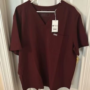 Figs Men’s Chisec 3-Pocket Scrub Top, Maroon- Size XXL